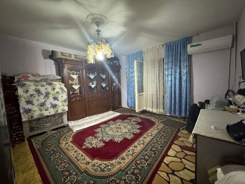 Срочно продается на Авиасозлар-2 (1/4/9 средний ремонт 42кв.м зал 5х5 Срочно продается на Авиасозлар-2 (1/4/9 средний ремонт 42кв.м зал 5х5