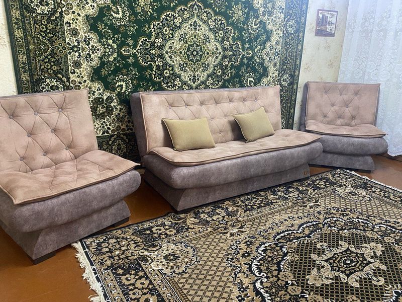 Продаю диван и два кресла Продаю диван и два кресла