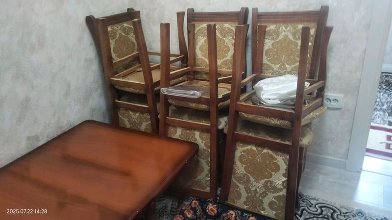 8 kishilik sotl stul sinmagan 6 oy ishlatilgan