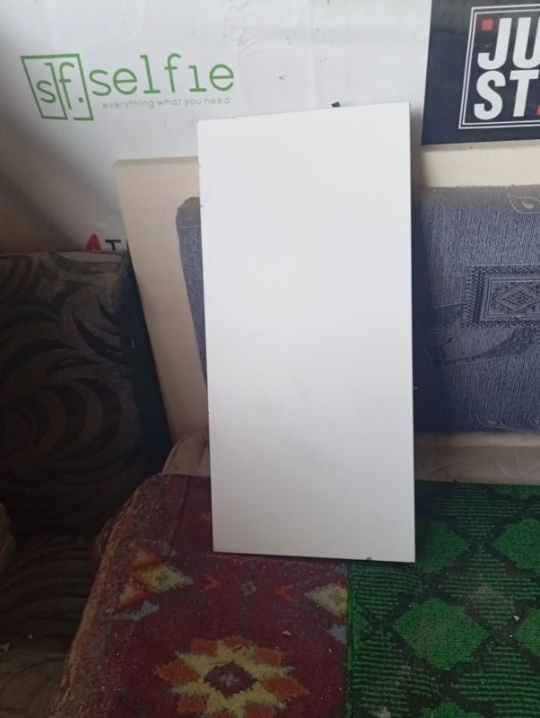 Продам полки из дсп в хорошем состоянии Продам полки из дсп в хорошем состоянии