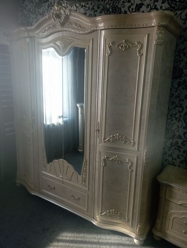 продам спальный гарнитур привозной Китай продам спальный гарнитур привозной Китай