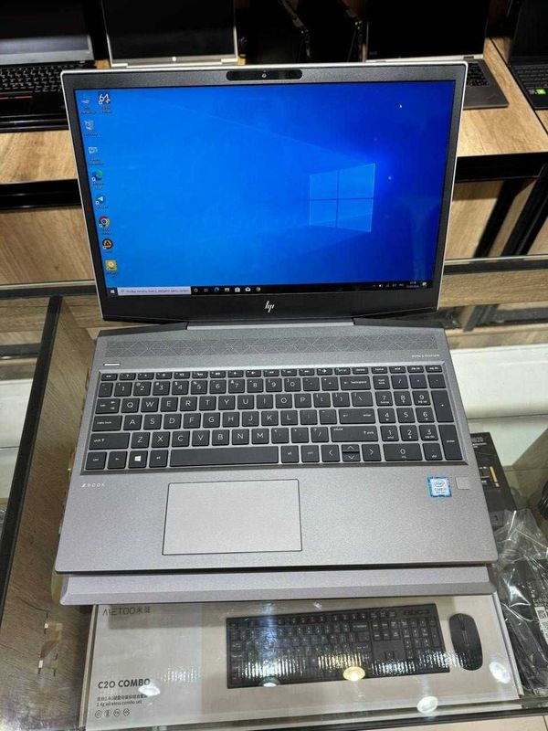 HP ZBook 15v G5 Core i7-8750H ram 12 ssd 256 Quadro P600 4гб