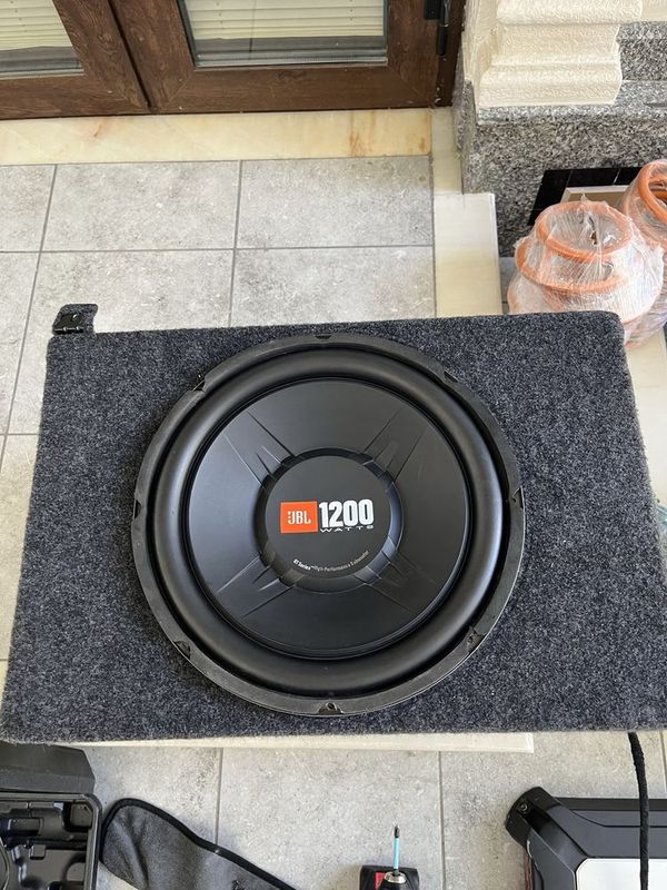 JBL 1200w subwoofer sotiladi JBL 1200w subwoofer sotiladi