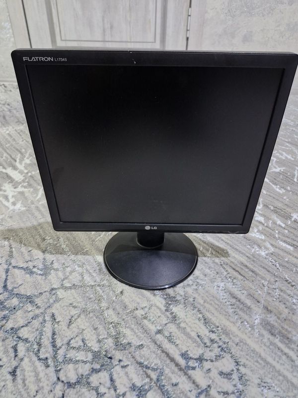 Продаю монитор LG Flatron L1734S - 100 000 cyM Продаю монитор LG Flatron L1734S - 100 000 cyM