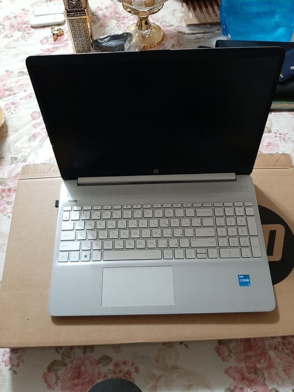 HP i 3 yengi qoʻshimcha sovgʻa sumkalari bilan hayrli HP i 3 yengi qoʻshimcha sovgʻa sumkalari bilan hayrli