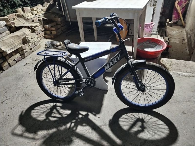 Velosiped sotiladi Velosiped sotiladi