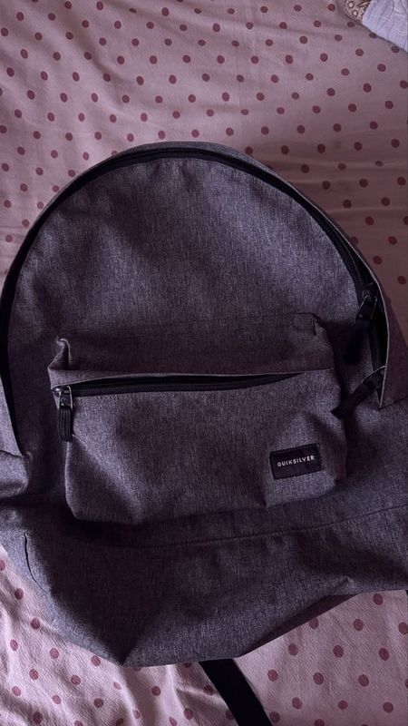 Портфель огромный quicksilver оригинал серого цвета Портфель огромный quicksilver оригинал серого цвета