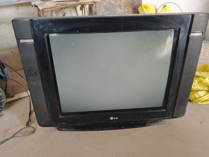 Televizor srochni sotiladi aybi yoʻq ishlidi rangli plazma 200ming som Televizor srochni sotiladi aybi yoʻq ishlidi rangli plazma 200ming som