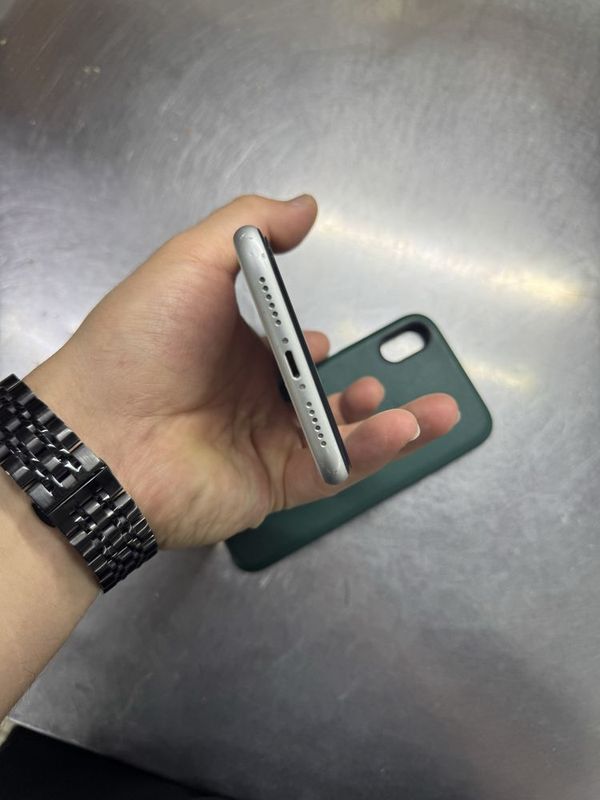 Продам iphone xr 64 gb Продам iphone xr 64 gb