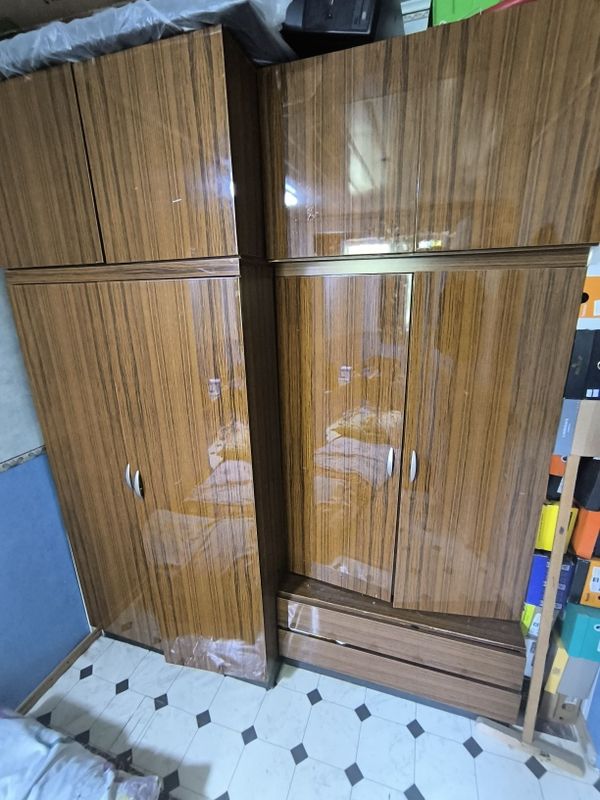 Спальний шкафлар туплами сотилади Спальний шкафлар туплами сотилади