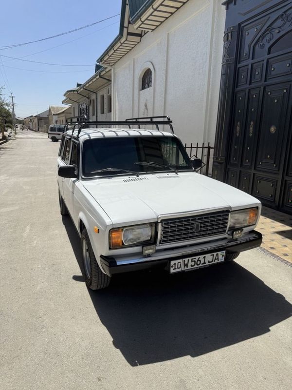 VAZ 2104 sotiladi VAZ 2104 sotiladi