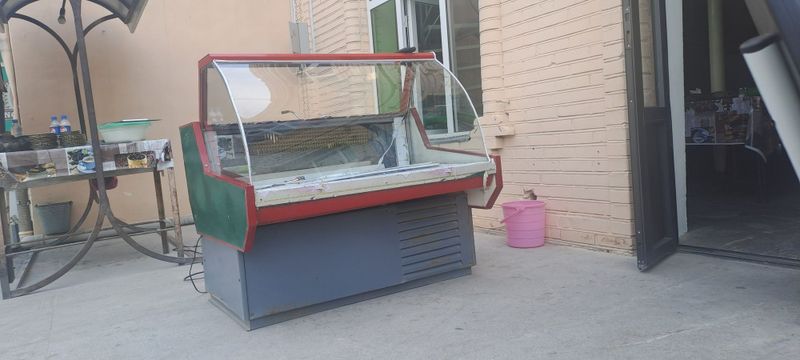 Vetrina haladenik sotiladi narhi 3 milyon Vetrina haladenik sotiladi narhi 3 milyon