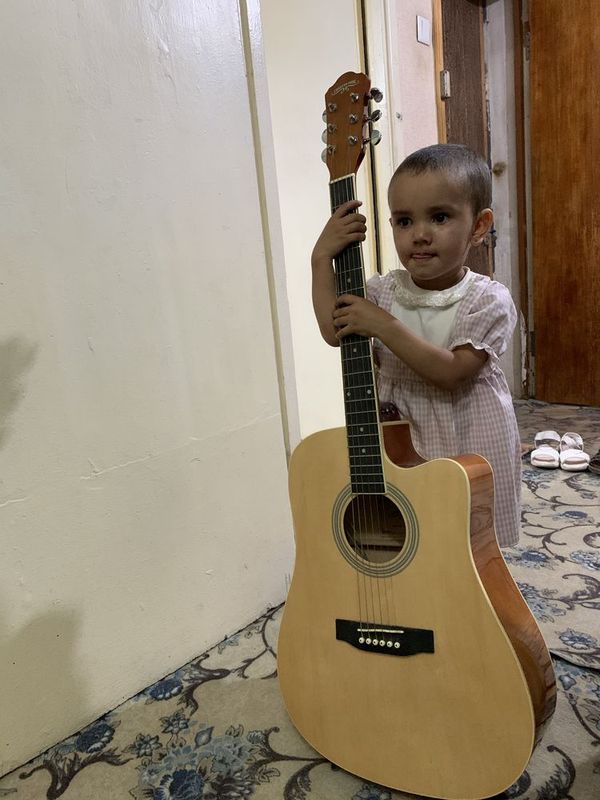Gitara sotiladi akostik gitara Gitara sotiladi akostik gitara