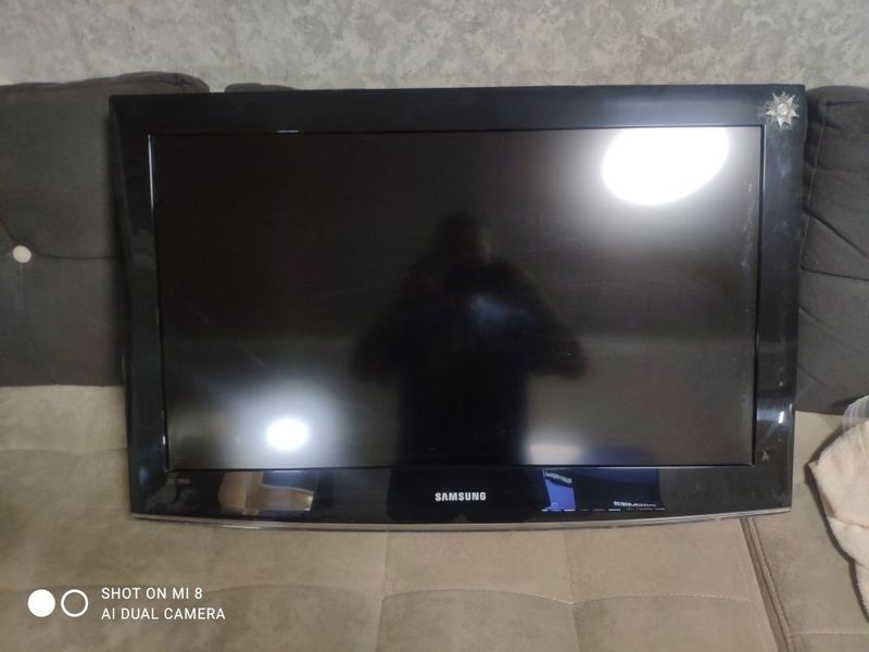 Телевизор Samsung (диагональ 32 см) Телевизор Samsung (диагональ 32 см)