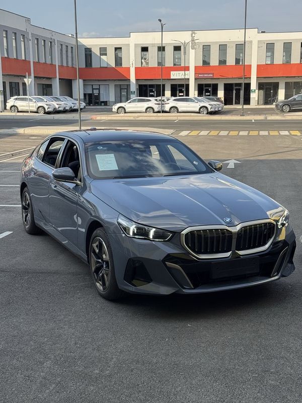 Bmw İ5 35L 2024-Yil 15.000Probeg +dop opsiya Bmw İ5 35L 2024-Yil 15.000Probeg +dop opsiya