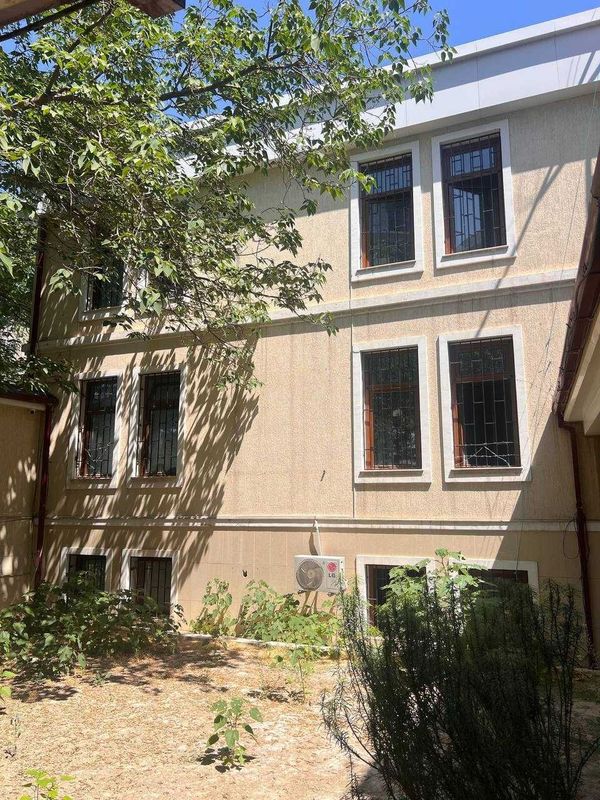 Дархан здание 3-уровня 317 м² ремонт под учебный центр офис кафе