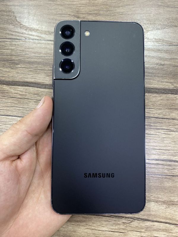 Samsung S22+ 128gb naxtga va nasiyaga Samsung S22+ 128gb naxtga va nasiyaga