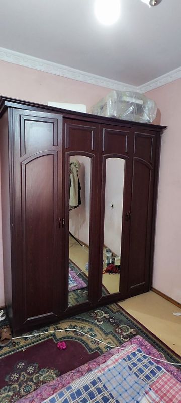 Шкаф срочно продаю Шкаф срочно продаю