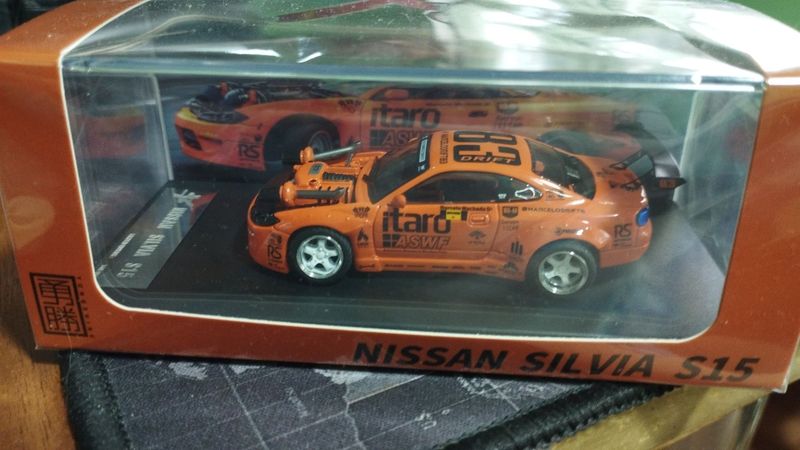 Модель автомобиля Nissan Silvia S15 1/64