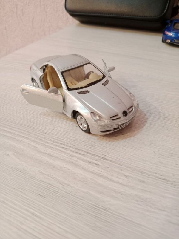 Продам железные машинки.
