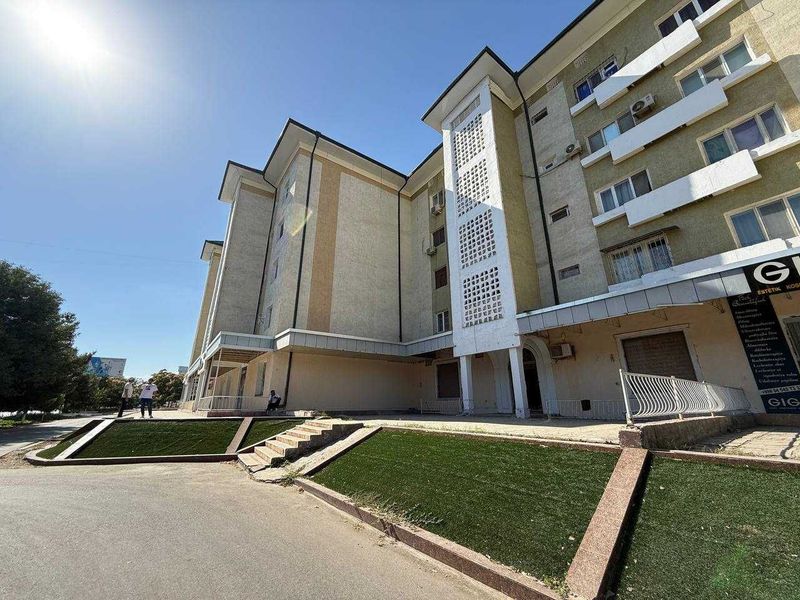 SHAHAR MARKAZIDAN NOTURAR 125 m2 + 240 m2 sotiladi SHAHAR MARKAZIDAN NOTURAR 125 m2 + 240 m2 sotiladi