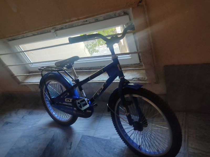 Velosiped sotiladi 20 yengi narsa qoʻyilgan Velosiped sotiladi 20 yengi narsa qoʻyilgan