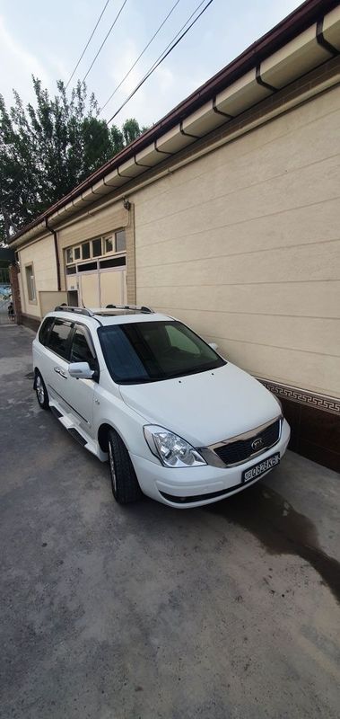 Kia carnival hizmati. Sayohat, ziyoratlar, tog'larga sayohat