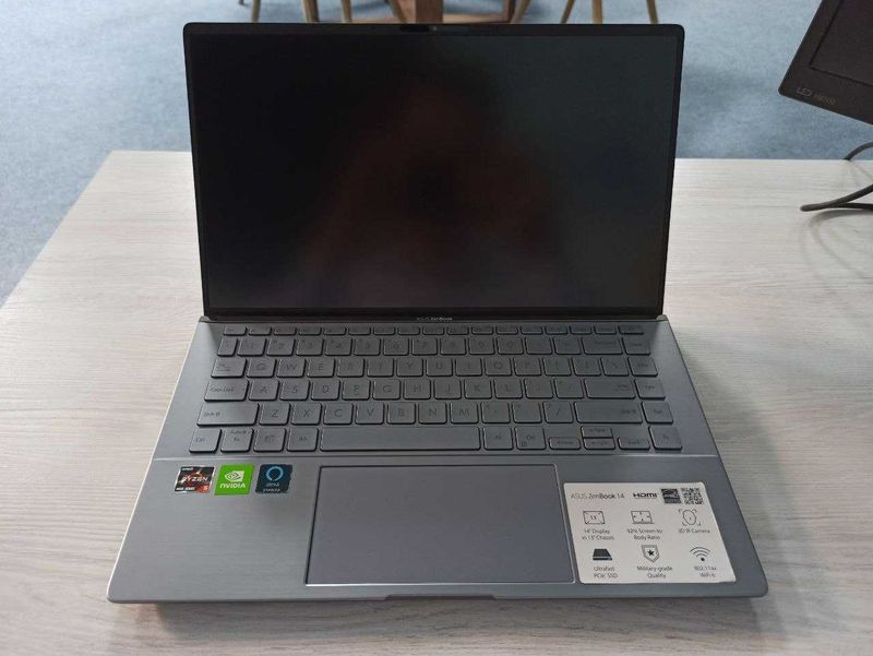 Продается ASUS ZenBook — стильный, мощный и в идеальном состоянии!