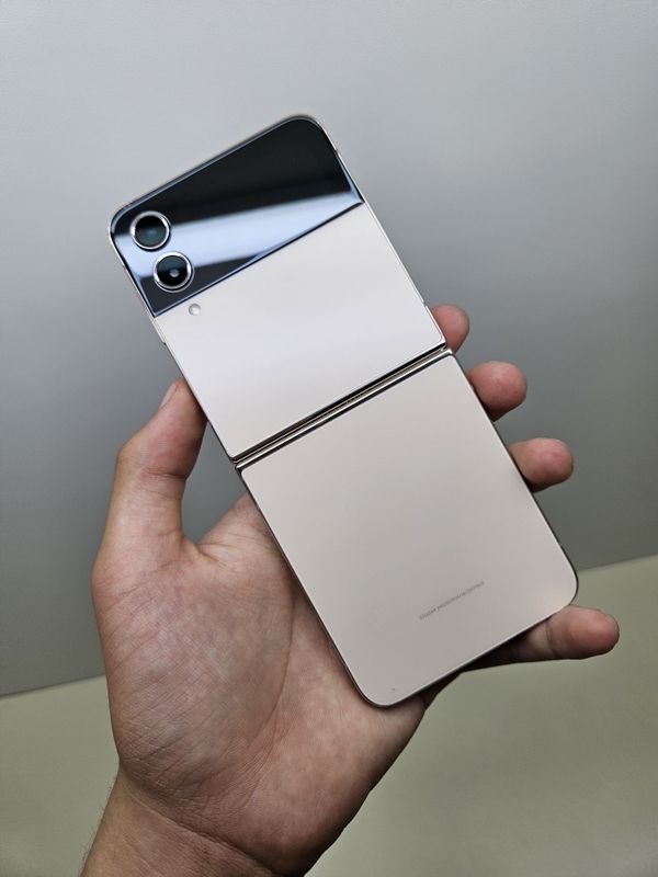 Samsung Z flip4 5G Samsung Z flip4 5G
