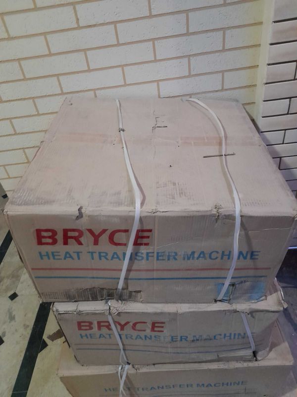 BRYCE press katta kichik BRYCE press katta kichik
