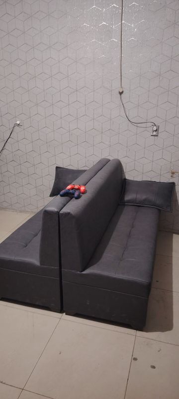 Srocna divan sotiladi