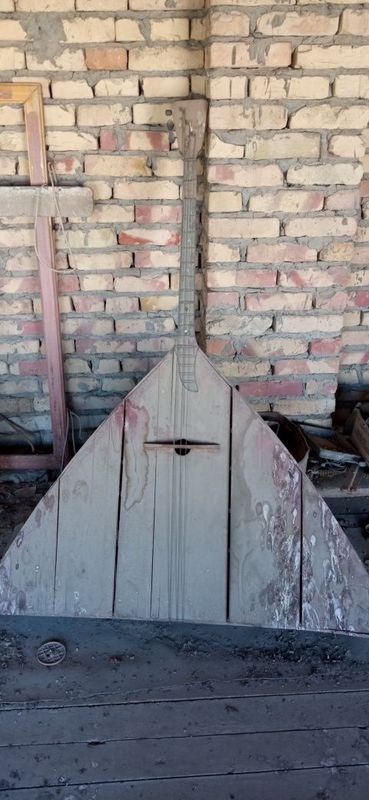 Kolleksiya gitara rubob cholgʻu asbobi eski tarixiyduradgorlik asbobl Kolleksiya gitara rubob cholgʻu asbobi eski tarixiyduradgorlik asbobl