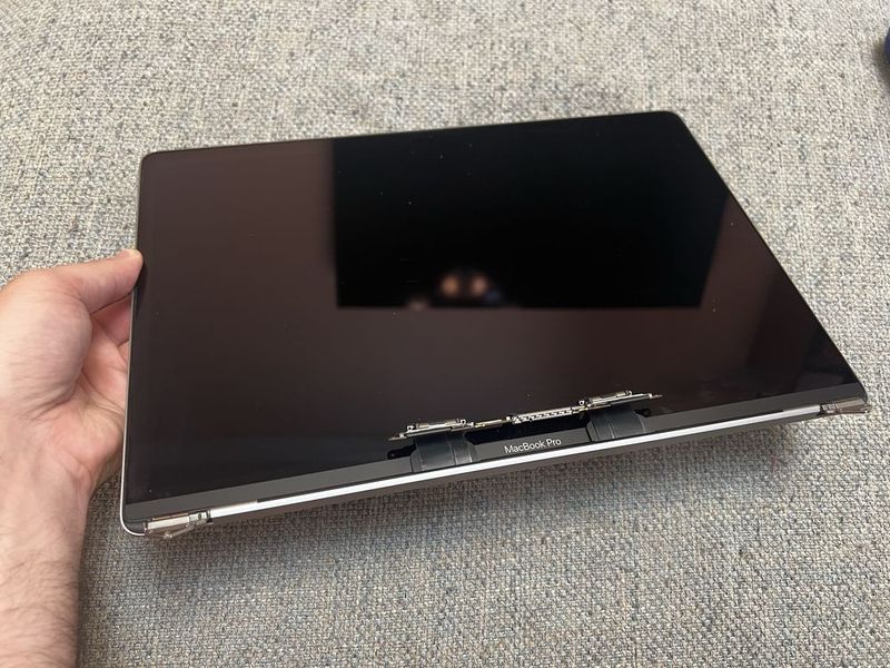 Разбитый экран Macbook pro 15 2017 a1707 Разбитый экран Macbook pro 15 2017 a1707