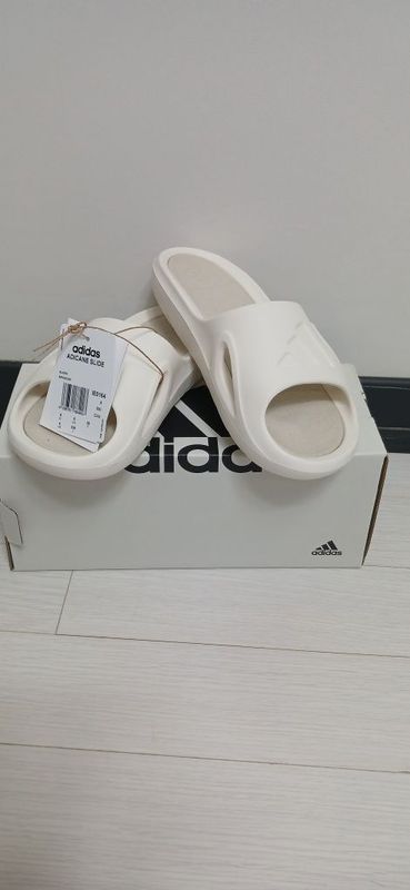 Tapochki ADIDAS 100%