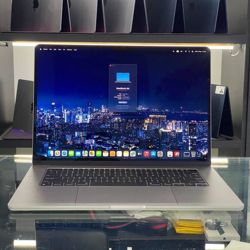 Macbook Air M2 15dyum / 8 / 256 / 31-100%