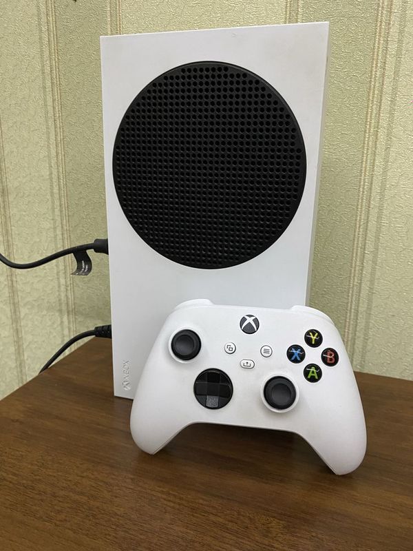 Xbox series s (цена договореная, пишите в олх)