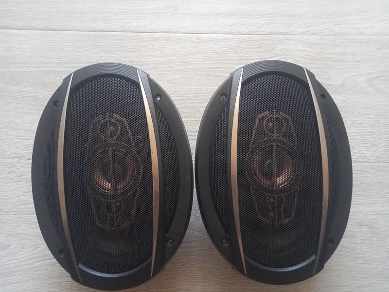 Продам калонки Pioneer Китай состояние новый. Продам калонки Pioneer Китай состояние новый.