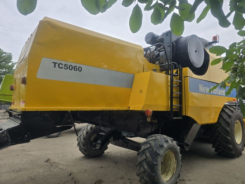 Комбайн New Hollonb TC 50 60 Комбайн New Hollonb TC 50 60