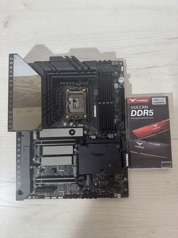 Комплект Asus ROG Maximus Z790 Dark Hero | T-Force Vulcan 32GB 6000MHz Комплект Asus ROG Maximus Z790 Dark Hero | T-Force Vulcan 32GB 6000MHz