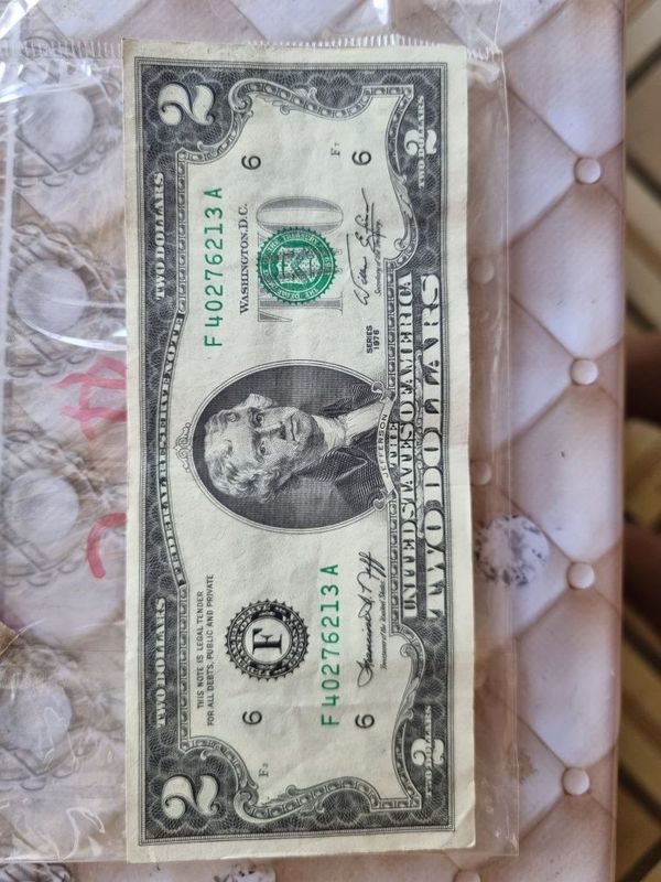 Продам 2 долларовый купюры 1976 год Продам 2 долларовый купюры 1976 год