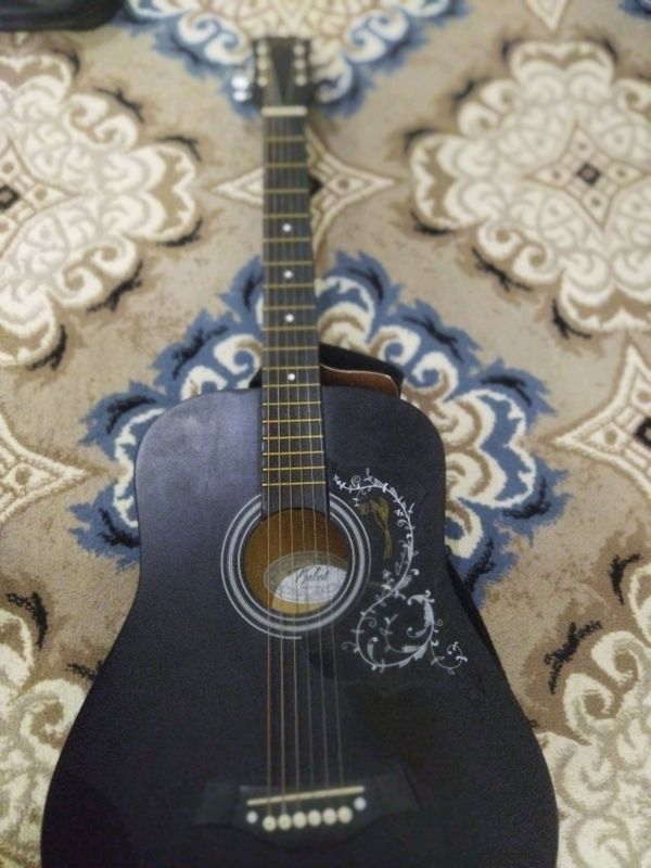 gitara sotiladi gitara sotiladi