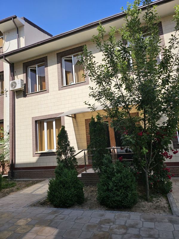 Продается 2 - этажный КОТЕДЖ рядом с метро Продается 2 - этажный КОТЕДЖ рядом с метро
