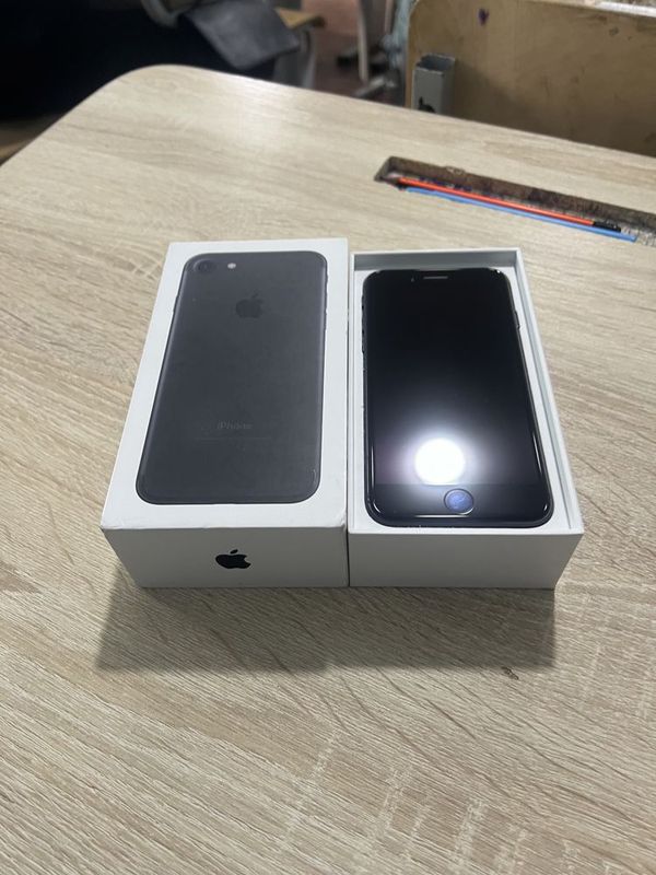 iPhone 7 yaxshi holatda 10/8