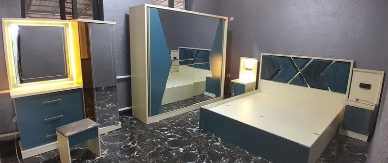 Turkiya dizaynida ishlangan zamonaviy berezovoy rangda spalniy mebel