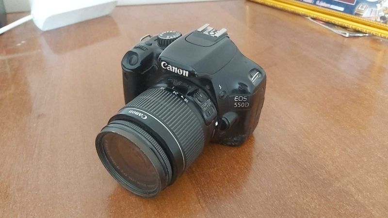 Canon 550d fotokamera sotiladi! Canon 550d fotokamera sotiladi!
