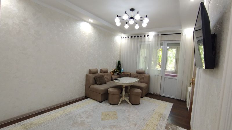 Хамза метро, большая 1 комнатная квартира, балкон 1.5х6 Хамза метро, большая 1 комнатная квартира, балкон 1.5х6