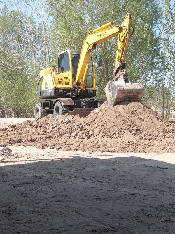 Ekskavator sotiladi kelishgan xolda Ekskavator sotiladi kelishgan xolda