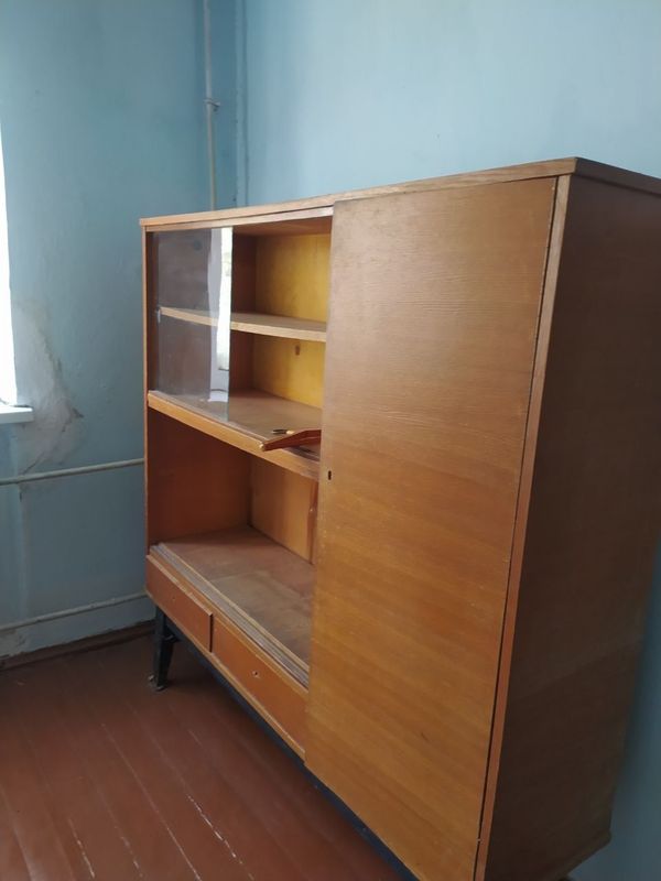 Сервант сотилади