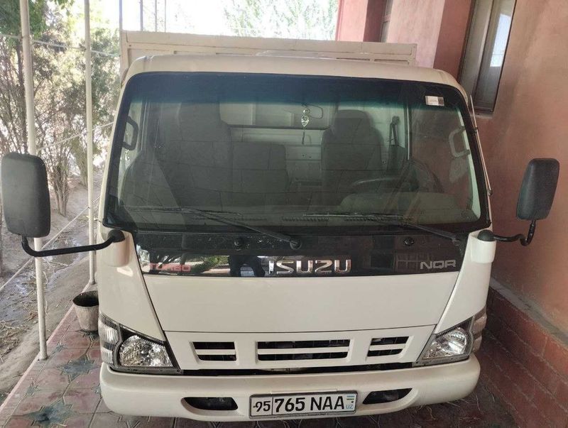 Isuzu 5 tonnalik,holati ideal,probegi 27000,hech qanday kraskasi yo'q Isuzu 5 tonnalik,holati ideal,probegi 27000,hech qanday kraskasi yo'q