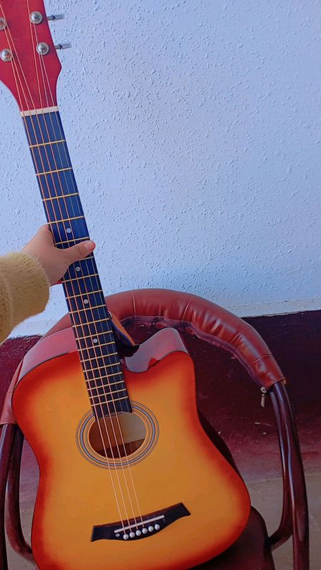 gitara sotiladi gitara sotiladi
